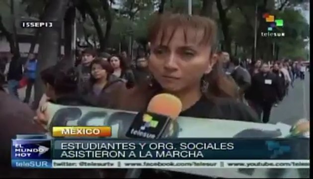 Miles de mexicanos protestan en el día del Grito de Independencia