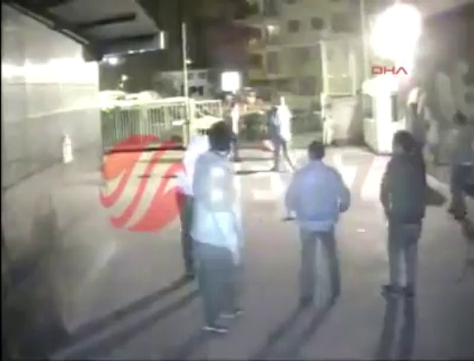 Galatasaray'lı Taraftarlar Beyaz Tv yi Bastı Saldırı Anı Kavga
