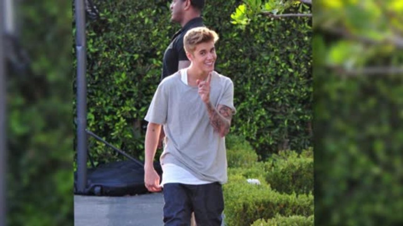 Justin Bieber Plays Basketball With Friends