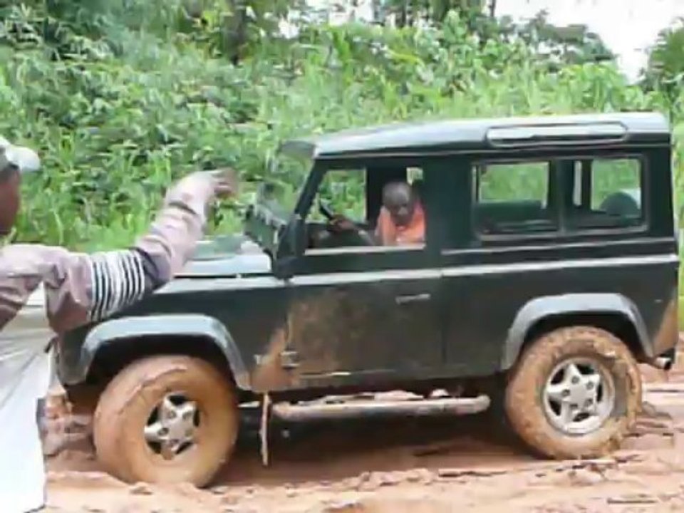 Defender 90 franchissement bourbier Gabon Avril 2012