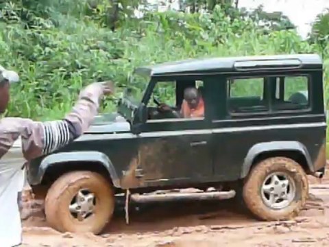 Defender 90 franchissement bourbier Gabon Avril 2012