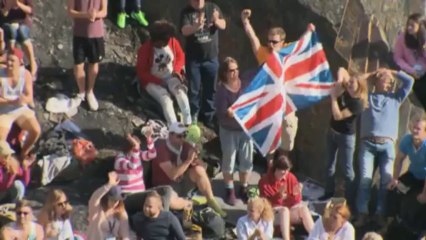 Home win boosts Hunt's title hopes