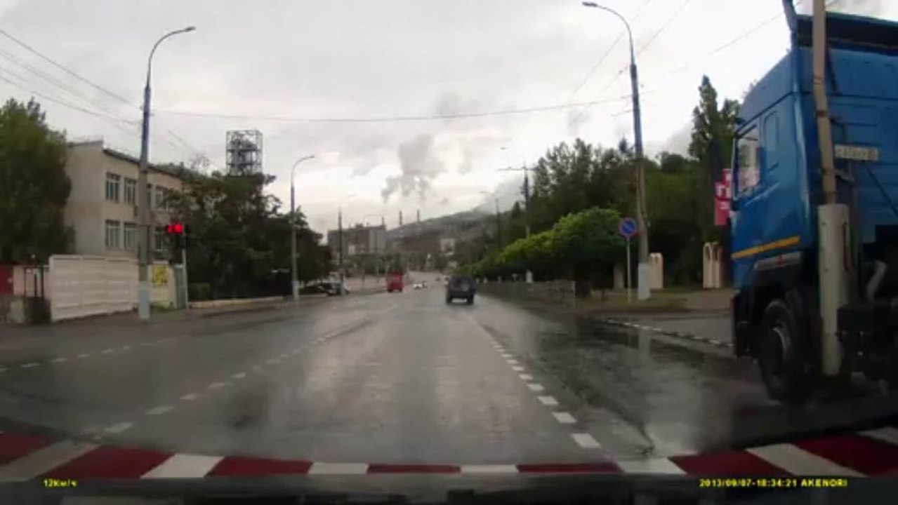 Смотрите по зеркалам!!!