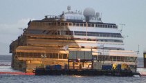 Le Costa Concordia s'est redressé