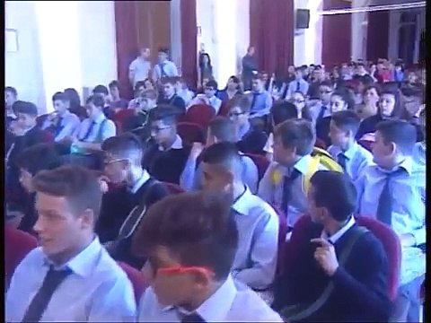 Maddaloni (CE) - Villaggio Ragazzi, padre Miguel fa auguri a studenti (16.09.13)