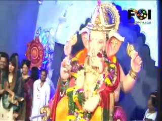 Priyanka Chopra Praying To Lord Ganesha