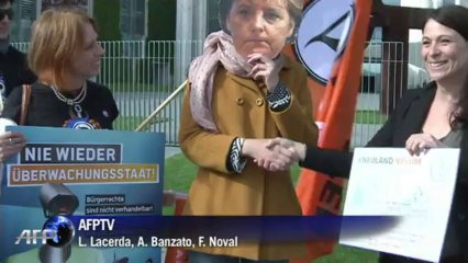 Merkel é alvo de ativistas
