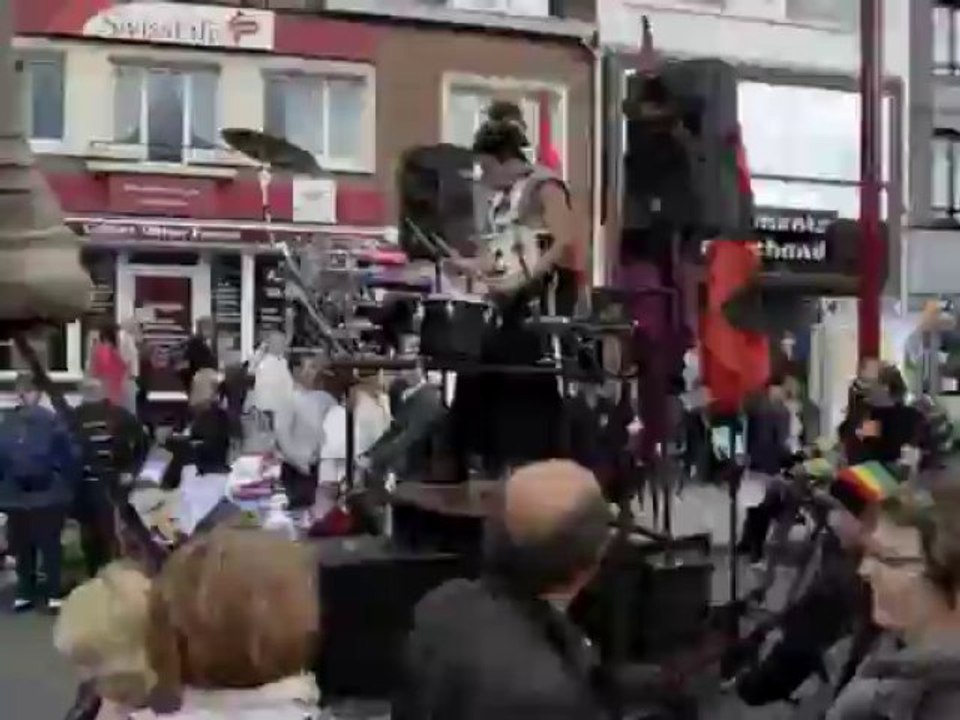 Hazebrouck Ville Ouverte 2013 - La Compagnie Tutatis et les Pet'Boonjes