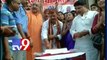 Narendra Modi takes mother's blessings on birthday
