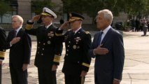 Defense Secretary Hagel lays wreath to honor victims of Navy Yard shooting