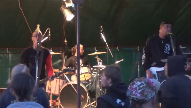 Tentative 02 Suicide - A l'abordage au festival Punk Shadow à Briouze (61) le 14/09/2013