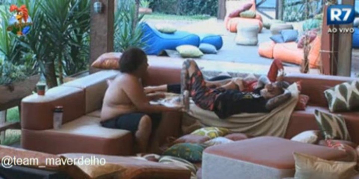 Barbara diz que Mateus tá fedendo gostoso, manhã 17/09
