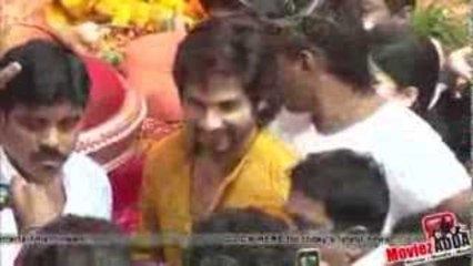 Shahid Kapoor Performs Ganpati Pooja @ Lalbaugcha Raja 2013