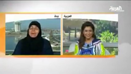 يديها كف تديله كف