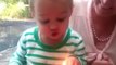 Ова слатко девојче не може да ја изгаси роденденската свеќичка