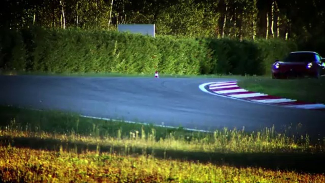 Giancarlo Fisichella alla guida della nuova Alfa Romeo 4C