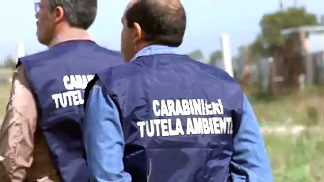 Casal di Principe (CE) - Rifiuti tossici, si scava in Via Sondrio: trovati alcuni fusti (17.09.13)