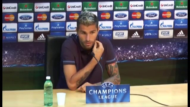 Napoli - Champions, conferenza stampa Behrami e Benitez (17.09.13)