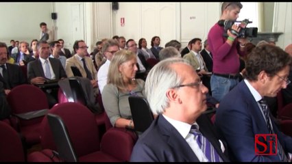 Tải video: Napoli - Ordine Commercialisti, corso di finanza straordinaria -1- (17.09.13)