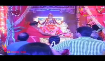 Vidya Balan Visits Siddhivinayak Temple for Ganpati