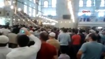 Fatih Camisi'nde imama bıçak çekildi!