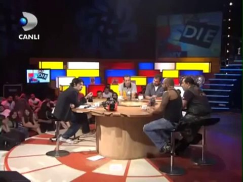 Okan Bayülgen Canlı Yayında Kavga