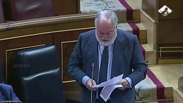 Cañete ve francamente eficaz la campaña de incendios en Galicia