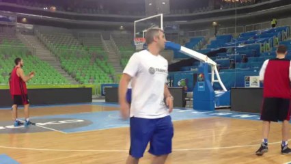 Nando De Colo, Joffrey Lauvergne et Charles Kahudi à l'entraînement