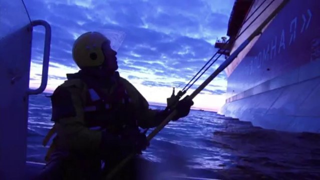 Ativistas do Greenpeace invadem petroleira no Ártico
