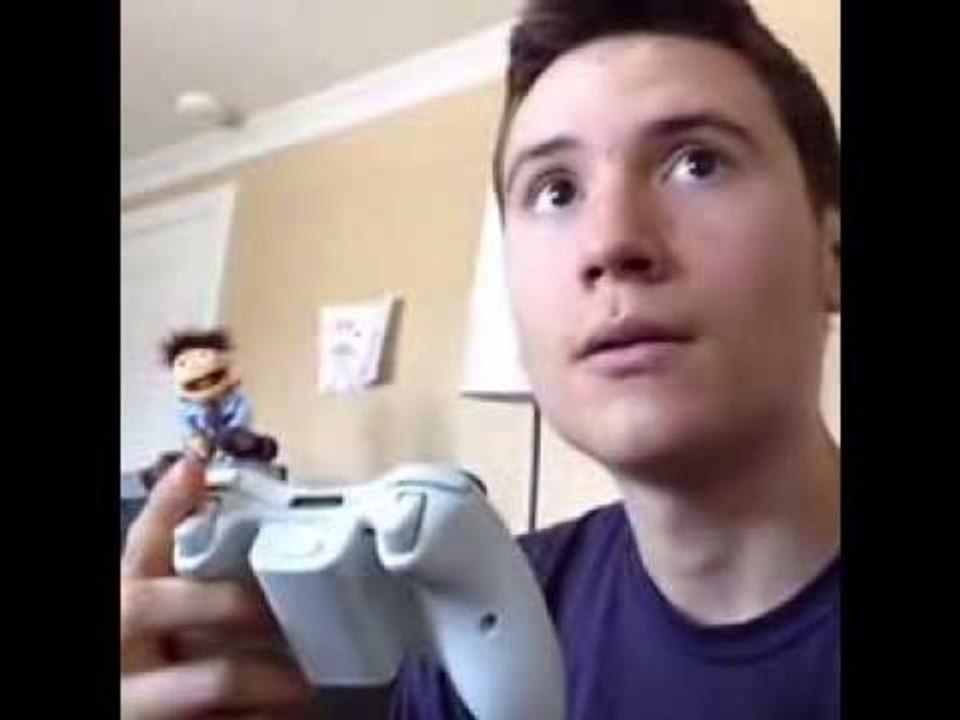 Playing video games with Beyonce Vine