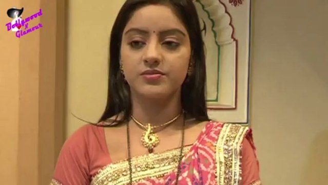 On location of TV Serial ‘’ Diya Aur Baati Hum’’ Diya prepares food for Sooraj