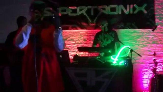 Foesum & DJ AK West Coast Ridaz Live @ Le Blogg, Lyon, France, 09-14-2013 Pt.2