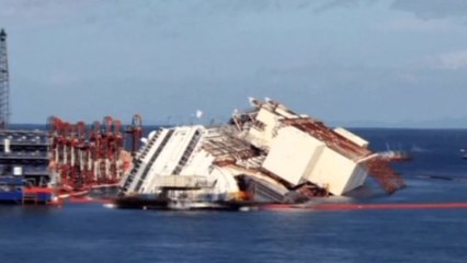 Time lapse shows Costa Concordia being pulled upright