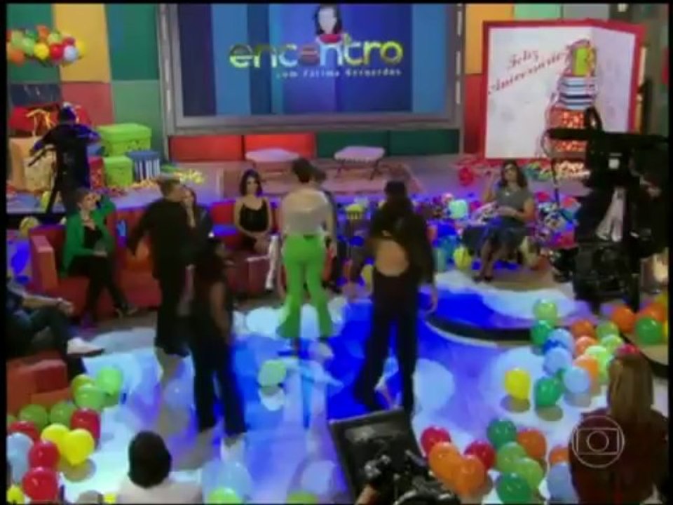 Veja os bastidores da festa surpresa para Fatima Bernardes no Encontro