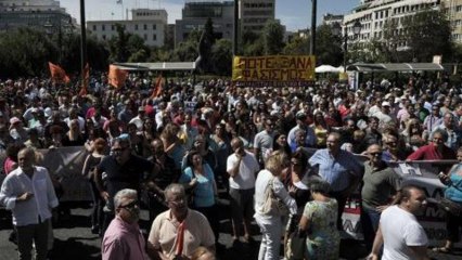 Greek state workers rally against job cuts