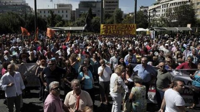 Greek state workers rally against job cuts