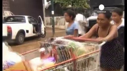 Storm-ravaged Acapulco battles looters and alligators