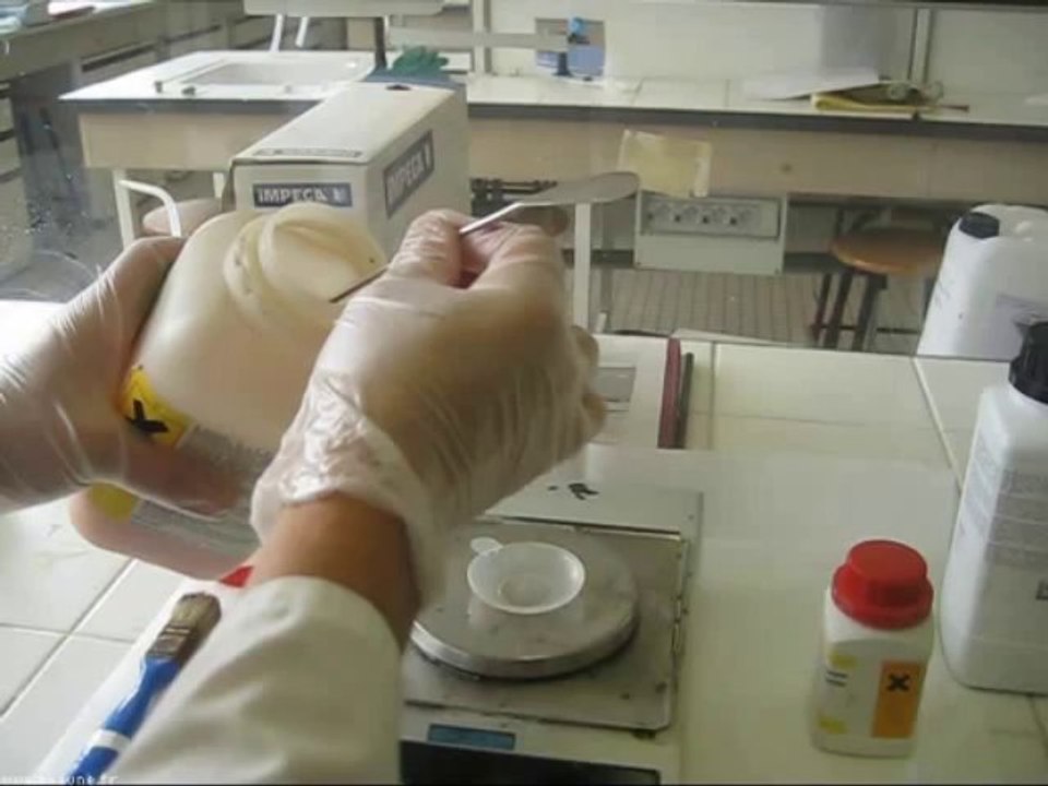 Pesée de substance dangereuse en laboratoire (1.0.1)