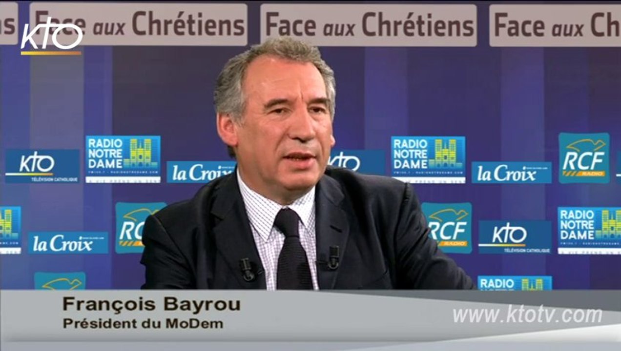 François Bayrou - "Hollande exerce la fonction présidentielle comme un Président du Conseil"