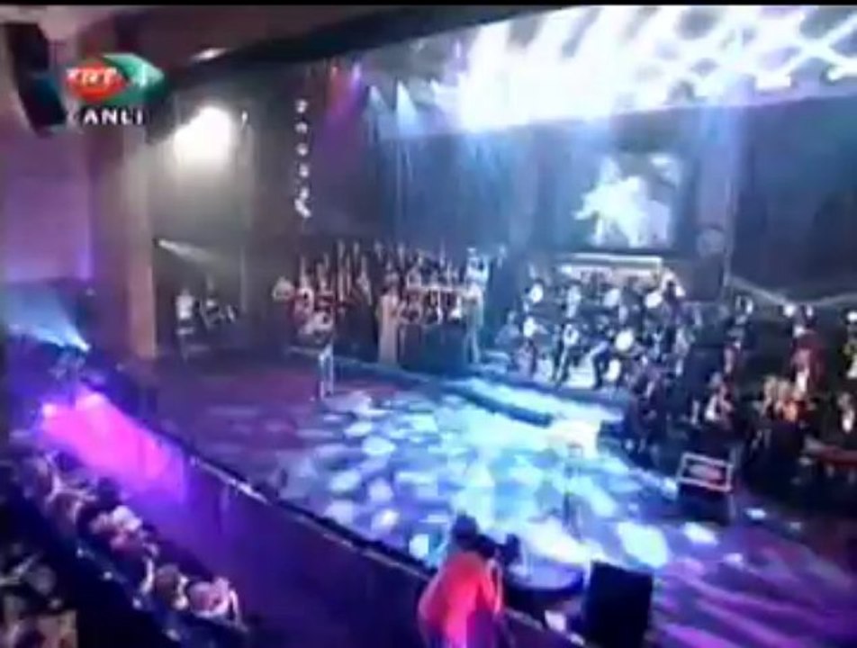 EGE ÜNİVERSİTESİ DTM Konservatuarı Türk Halk Oyunları Bölümü-Davul Gösterisi