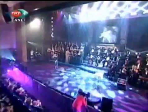 EGE ÜNİVERSİTESİ DTM Konservatuarı Türk Halk Oyunları Bölümü-Davul Gösterisi