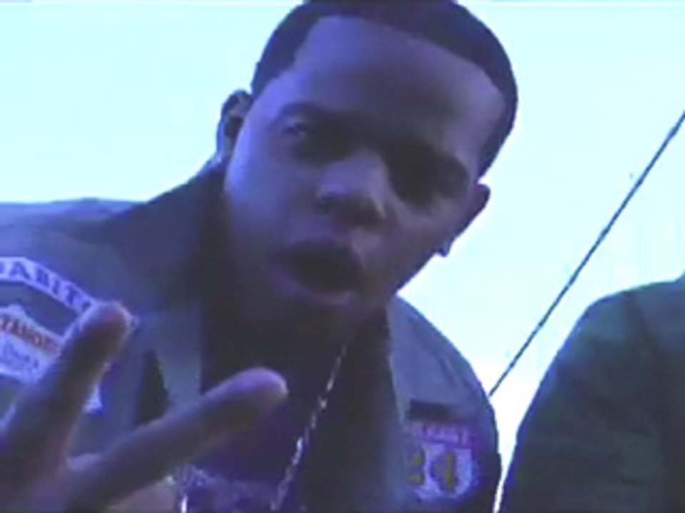 Tru Fam feat. Mi Shell - Explode