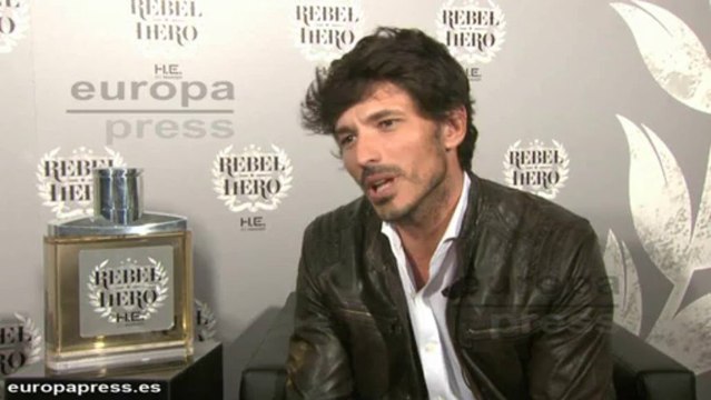 Andrés Velencoso imagen de la primera fragancia masculina de Mango