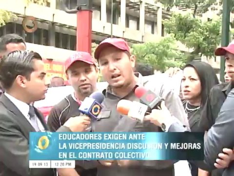 Educadores exigen ante la Vicepresencia discusión del contrato colectivo