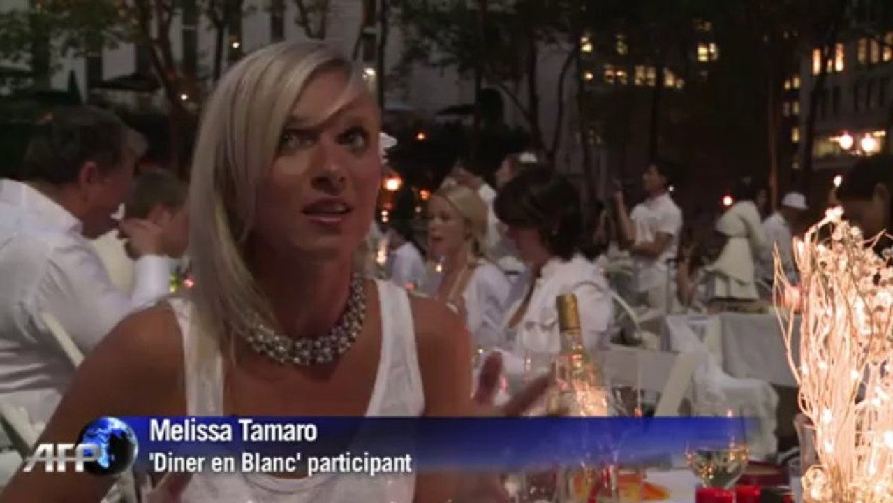 Thousands picnic in white for NYC 'diner en blanc'