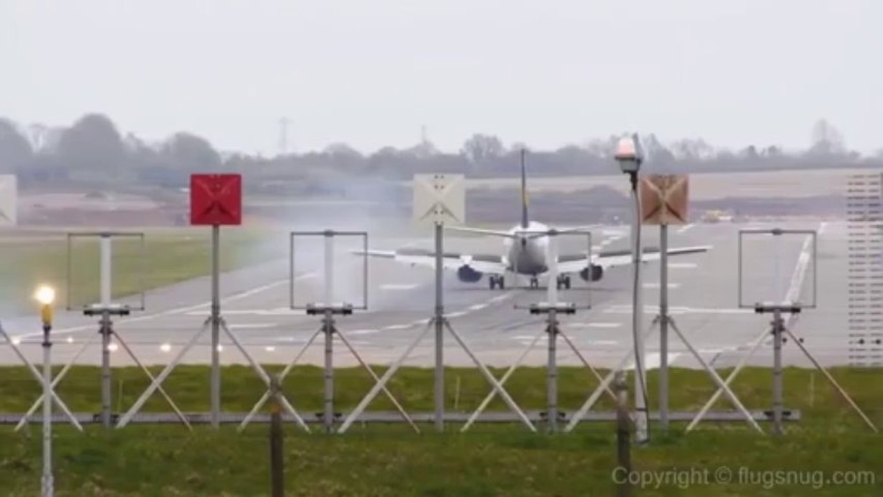 PLANE SAFE LANDING OPPOSITE THE WIND
