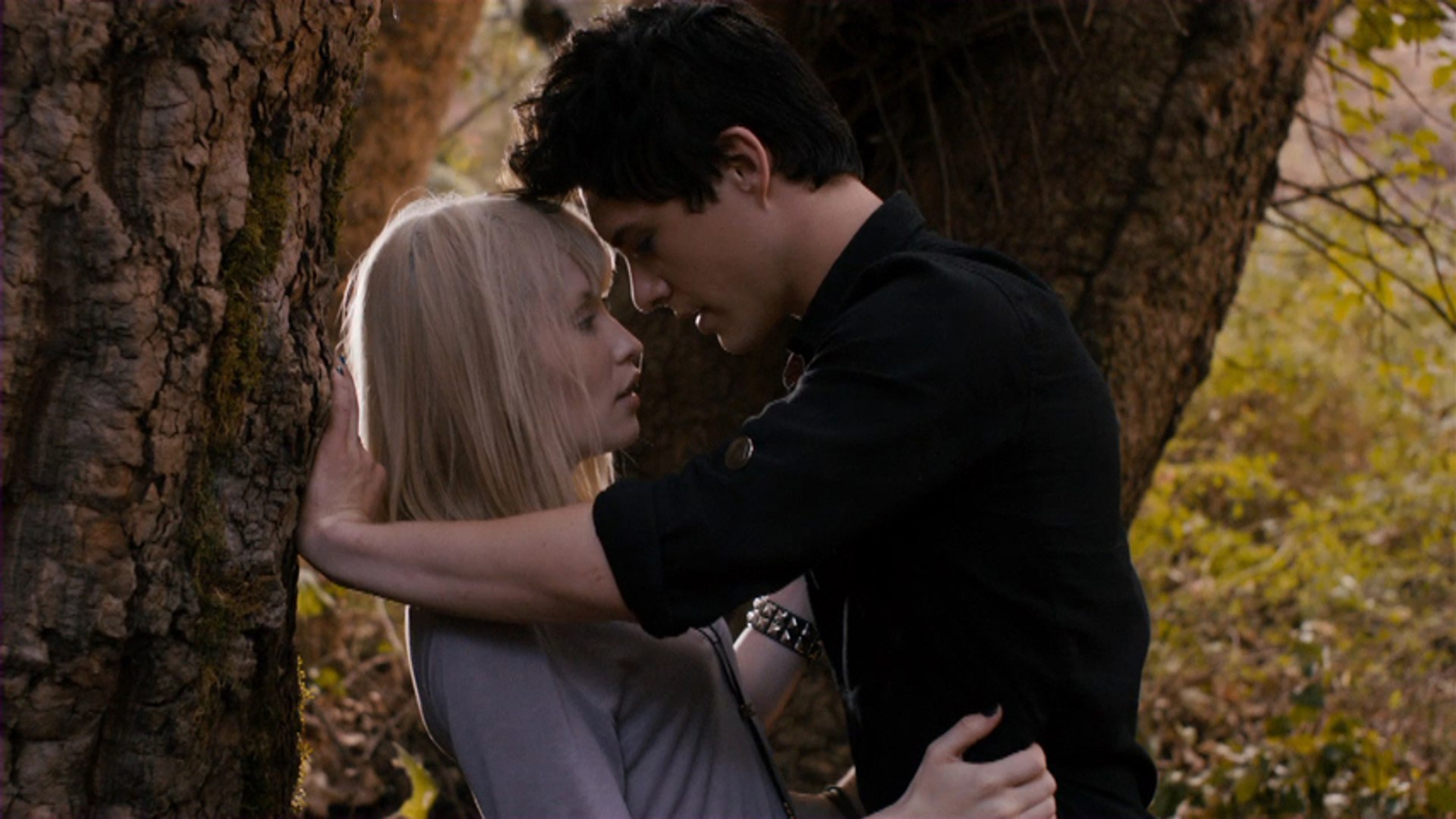 Emily Browning And Xavier Samuel In Plush First Trailer Video Dailymotion