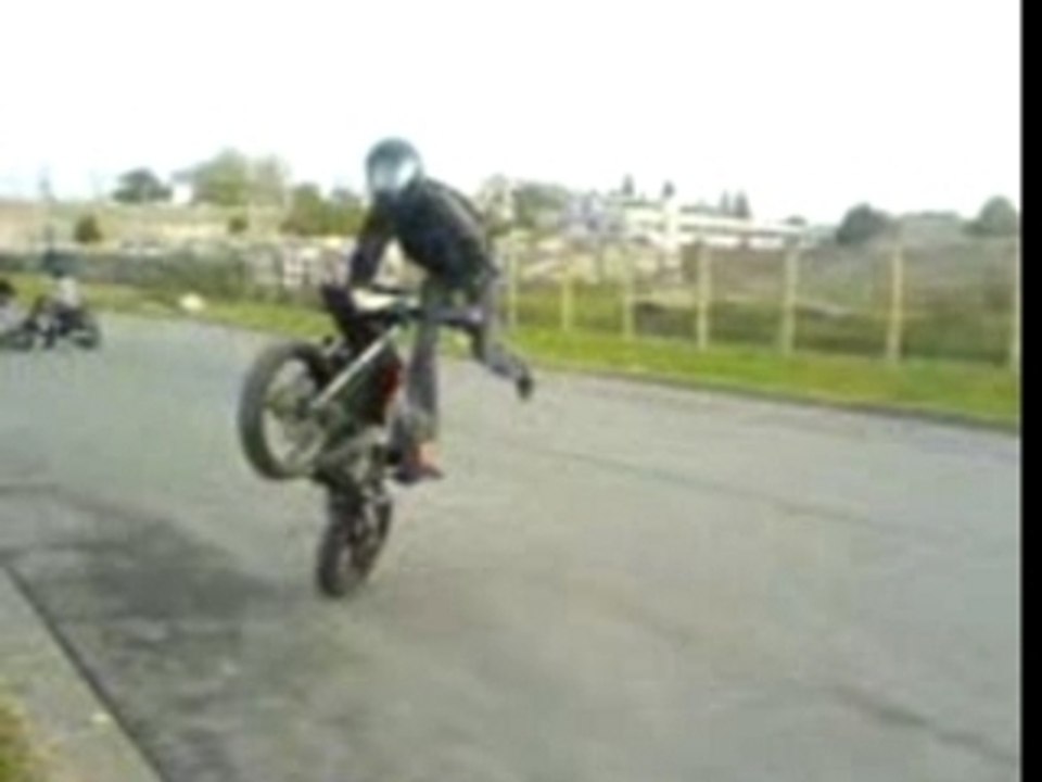 Darel en circle