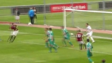 Il marque volontairement un but des fesses !