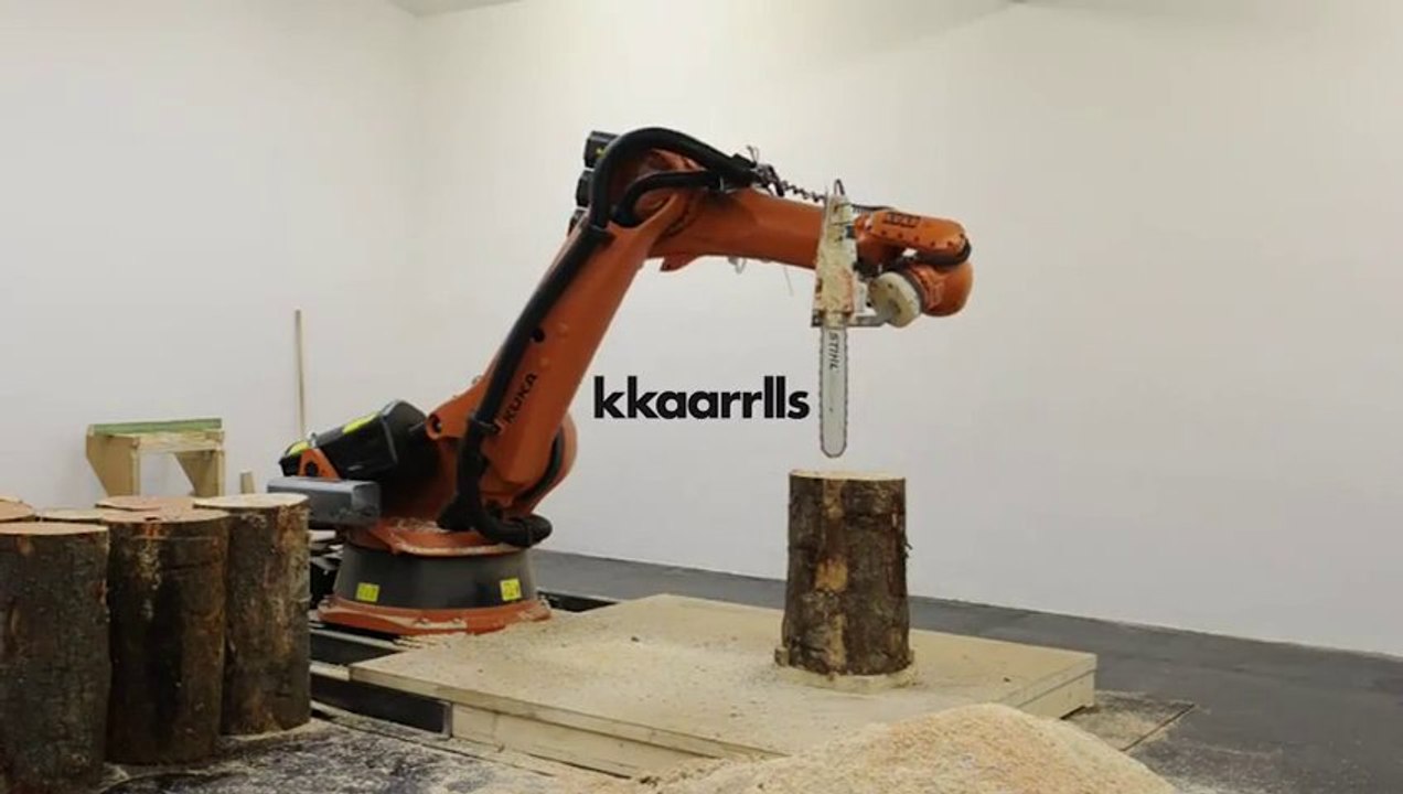 Tailler un tabouret dans un tronc d'arbre d'un coup! ENORME